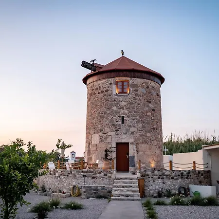 Traditional Windmill Nyaraló Lámbi